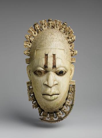 Queen Mother Pendant Mask