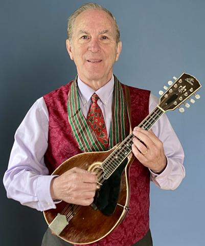 Performer Richard Stillman playing banjo