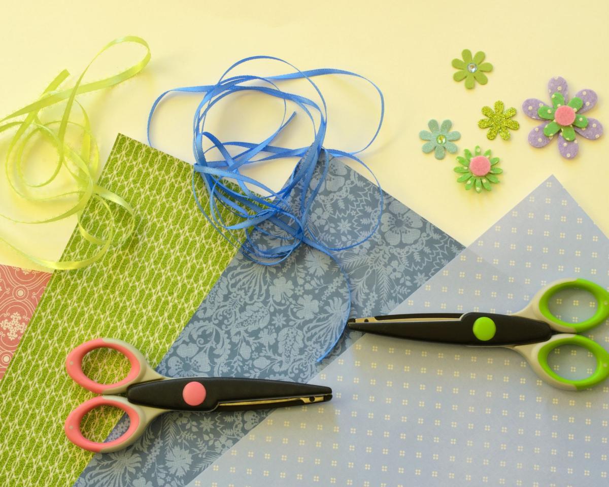 paper and scissors for crafting