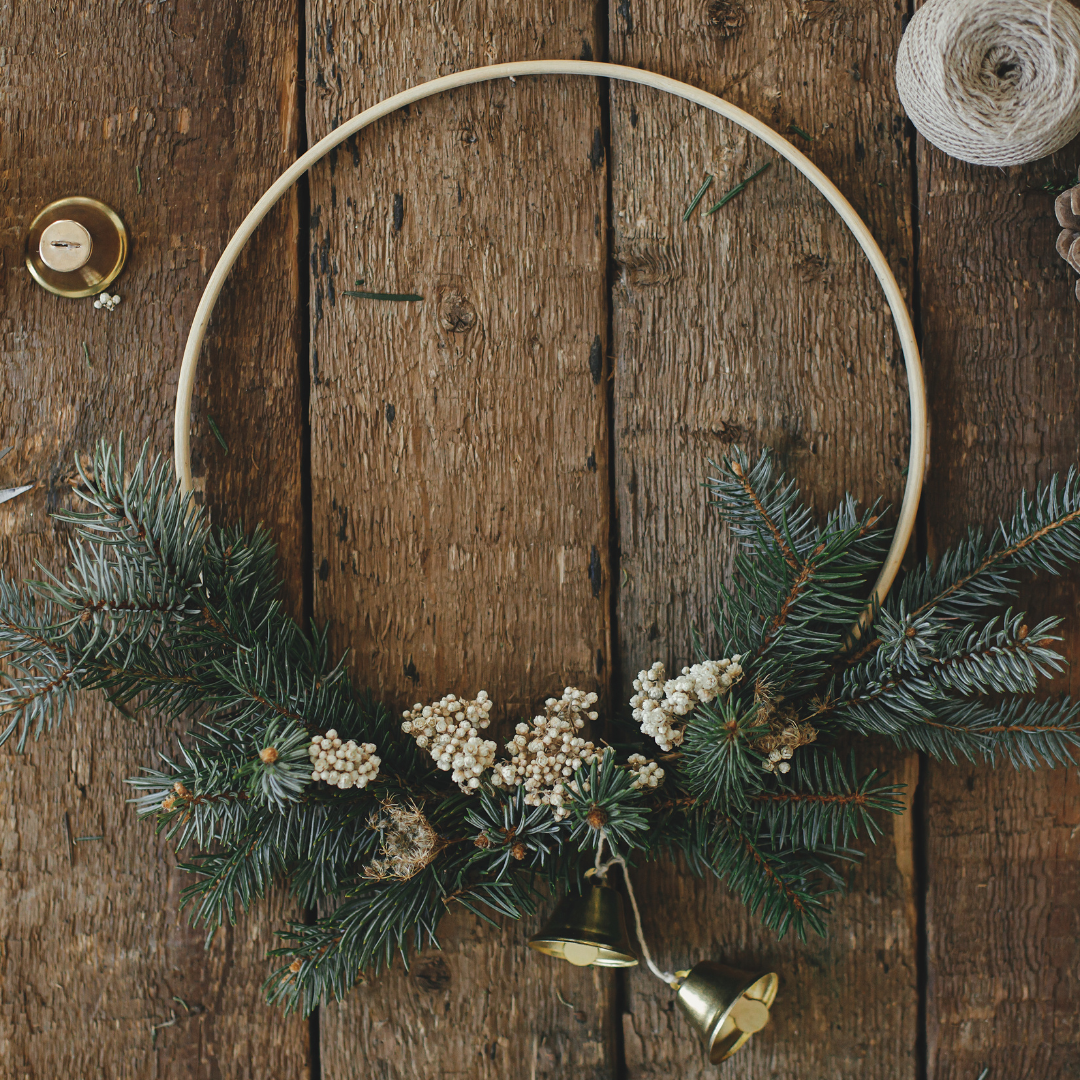 minimalist holiday wreath