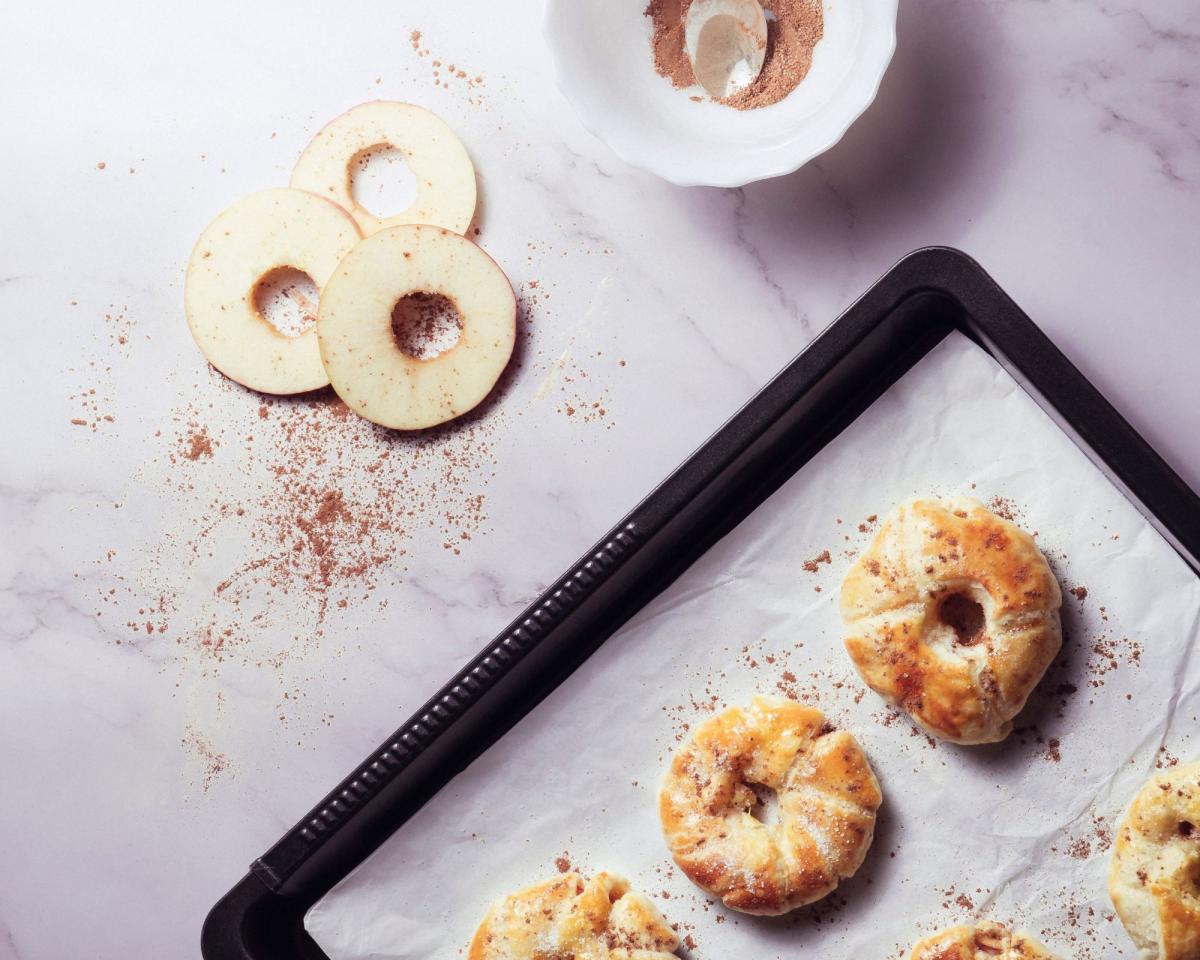 apple rings with puff pastry