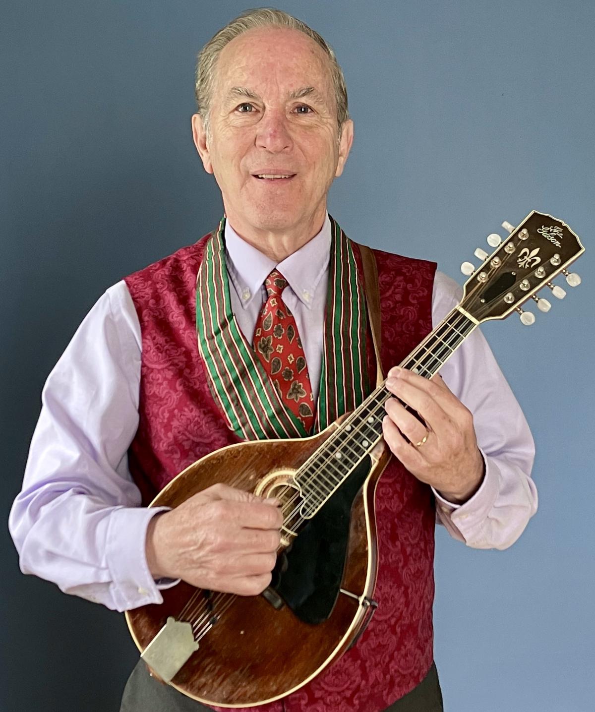 Performer Richard Stillman playing banjo