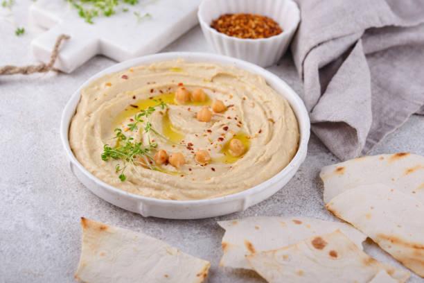 Hummus and pita crackers